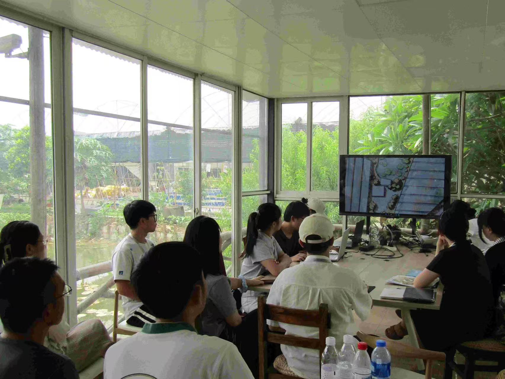 团队与园区工作人员召开研讨会，汇报方案并明确实施任 (2).jpg