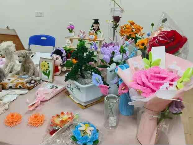 图为巧姐姐手工坊工艺品