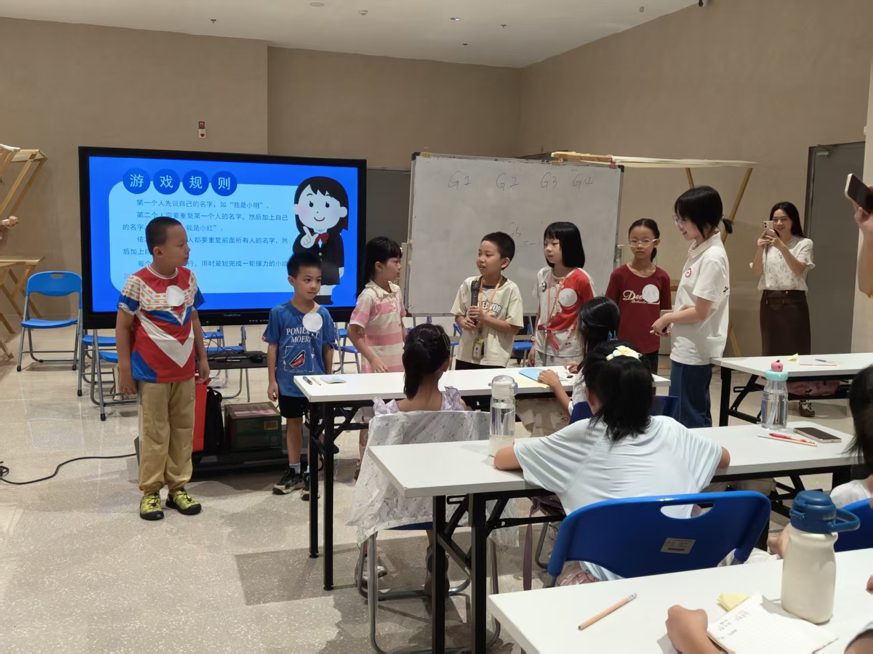 图4：学生踊跃参与课堂活动