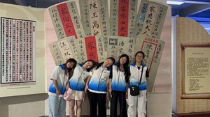 参观侨批文物馆